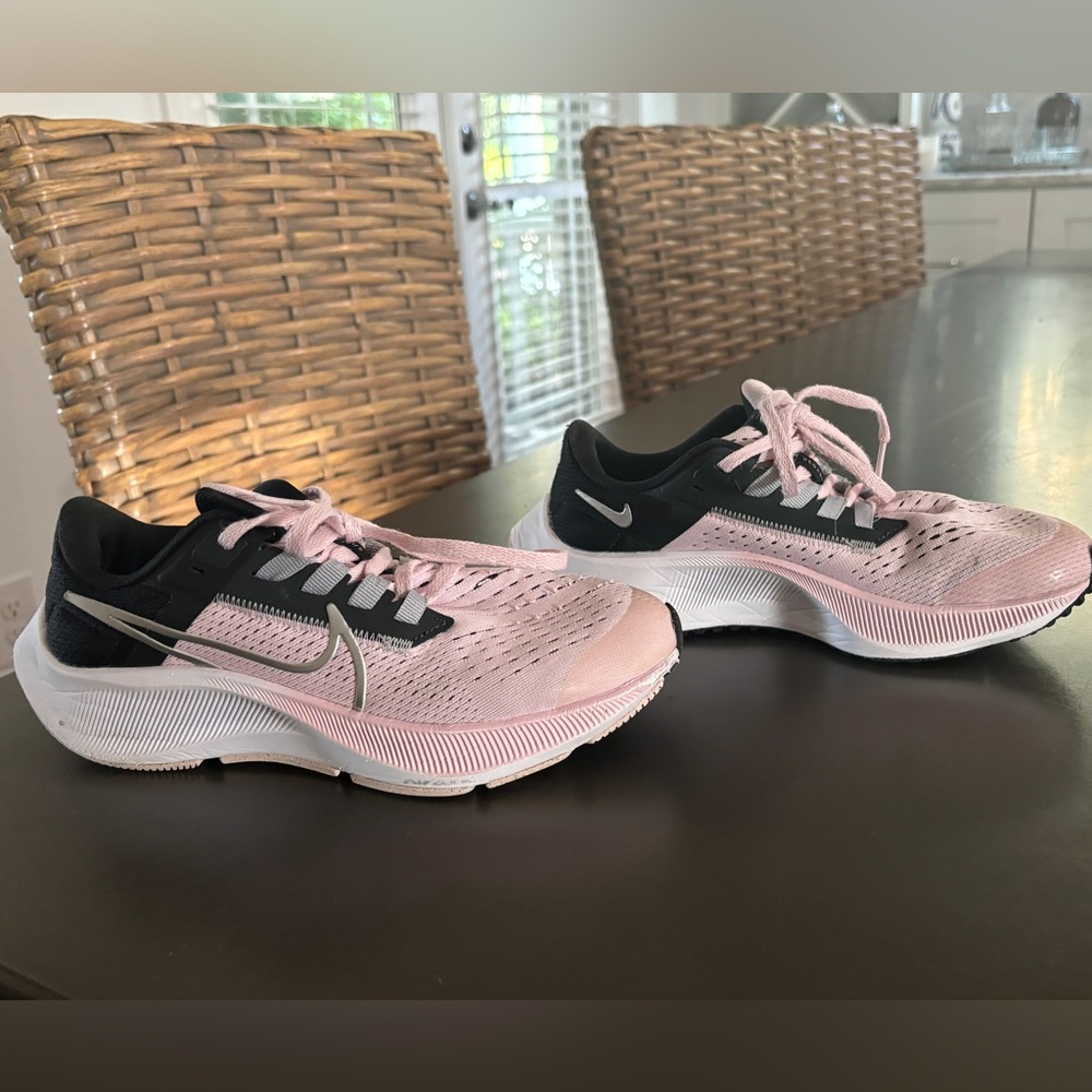 Nike Air Pegasus pink size big 3.5 girls